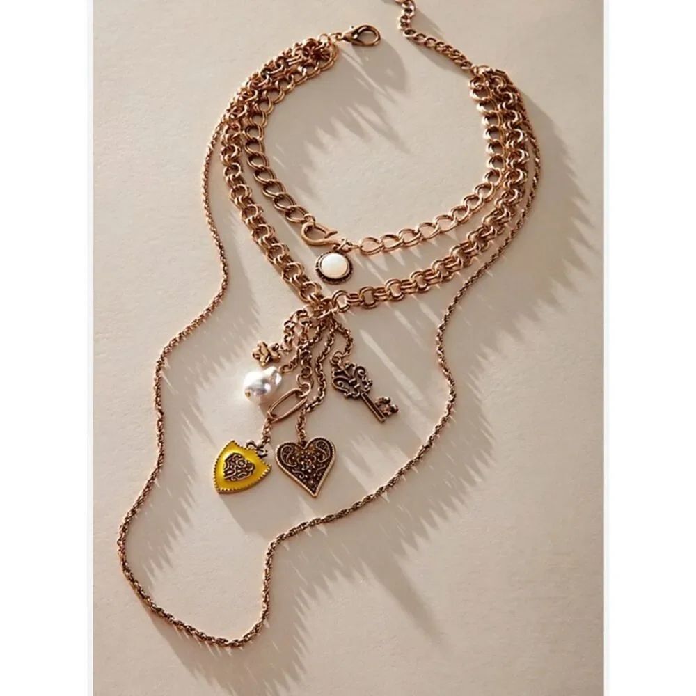 Free People Tate Layer Necklace - Gold
Keys With White Stone NWT